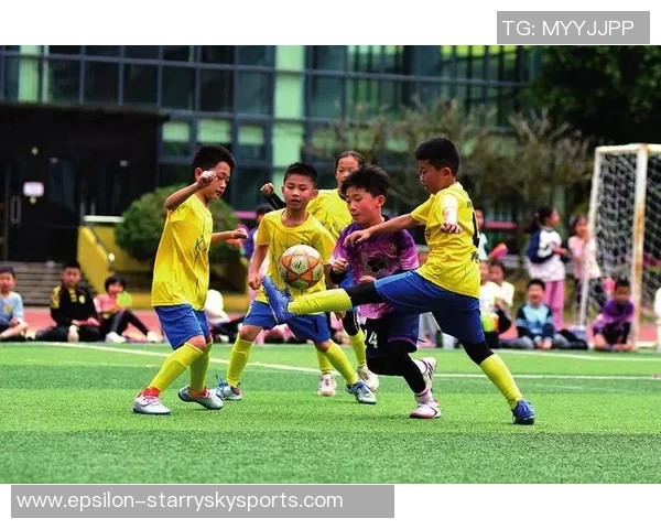 重庆中学足球联赛精彩纷呈学生运动员展现青春风采与团队精神